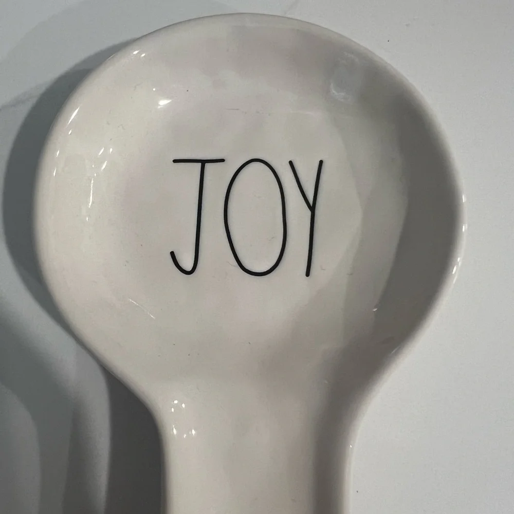 Cute Rae Dunn JOY 🎄⛄️🎁 Spoon Rest!